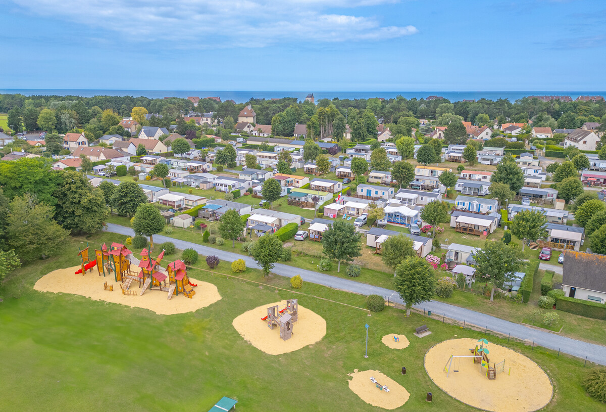 brise-de-cabourg-plaine-de-jeux-88322903_0.jpg